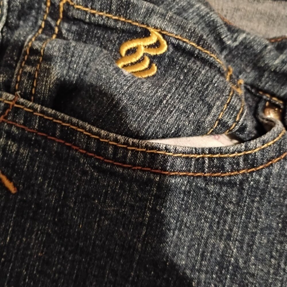 SOLD-Rocawear Capris💛 💚 - Picture 7 of 8
